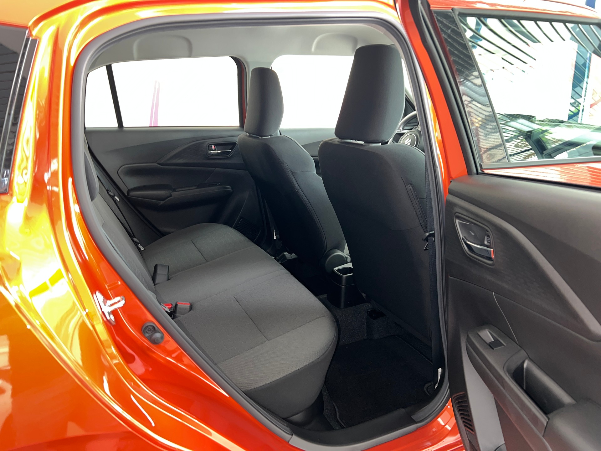 SUZUKI 1.2 2WD AT GL+ /Kyless Start / LED Scheinwerfer / NAVI / Rückfahrkamera / DAB / ACC / Spurhalteassistent / Totwinkelassistent /-image-6