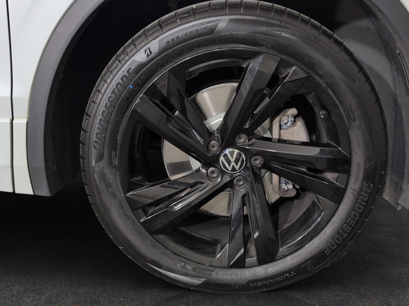 VW Tiguan 2.0TSI R-Line 4Motion DSG-image-4