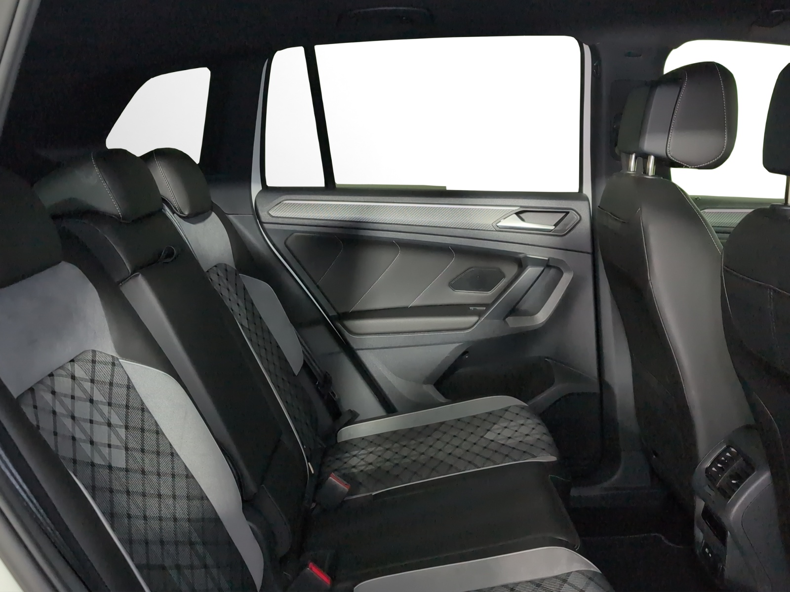 VW Tiguan 2.0TSI R-Line 4Motion DSG-image-12