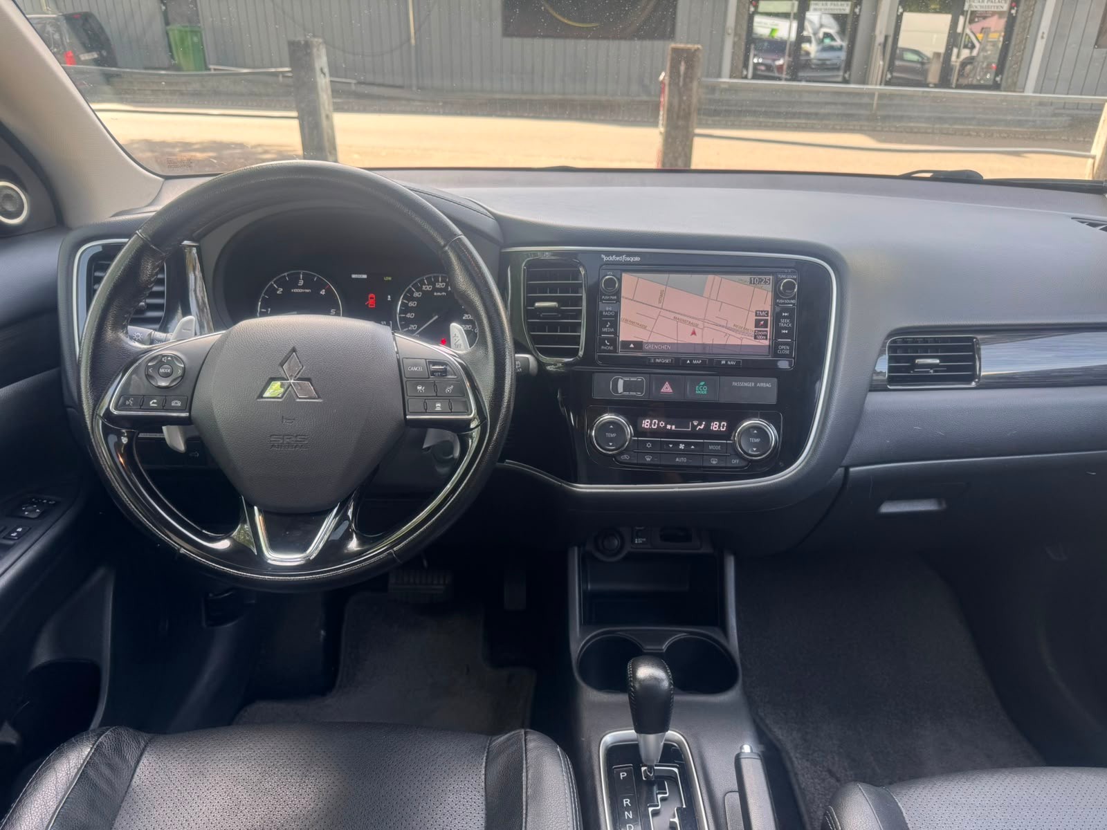 MITSUBISHI Outlander 2.2 DID Diamond 4WD Automatic ** Voll-Leder ** Gr-Navi ** RF-Kamera ** 7-Plätzer ** LTZ MFK 03.10.2025 **-image-3