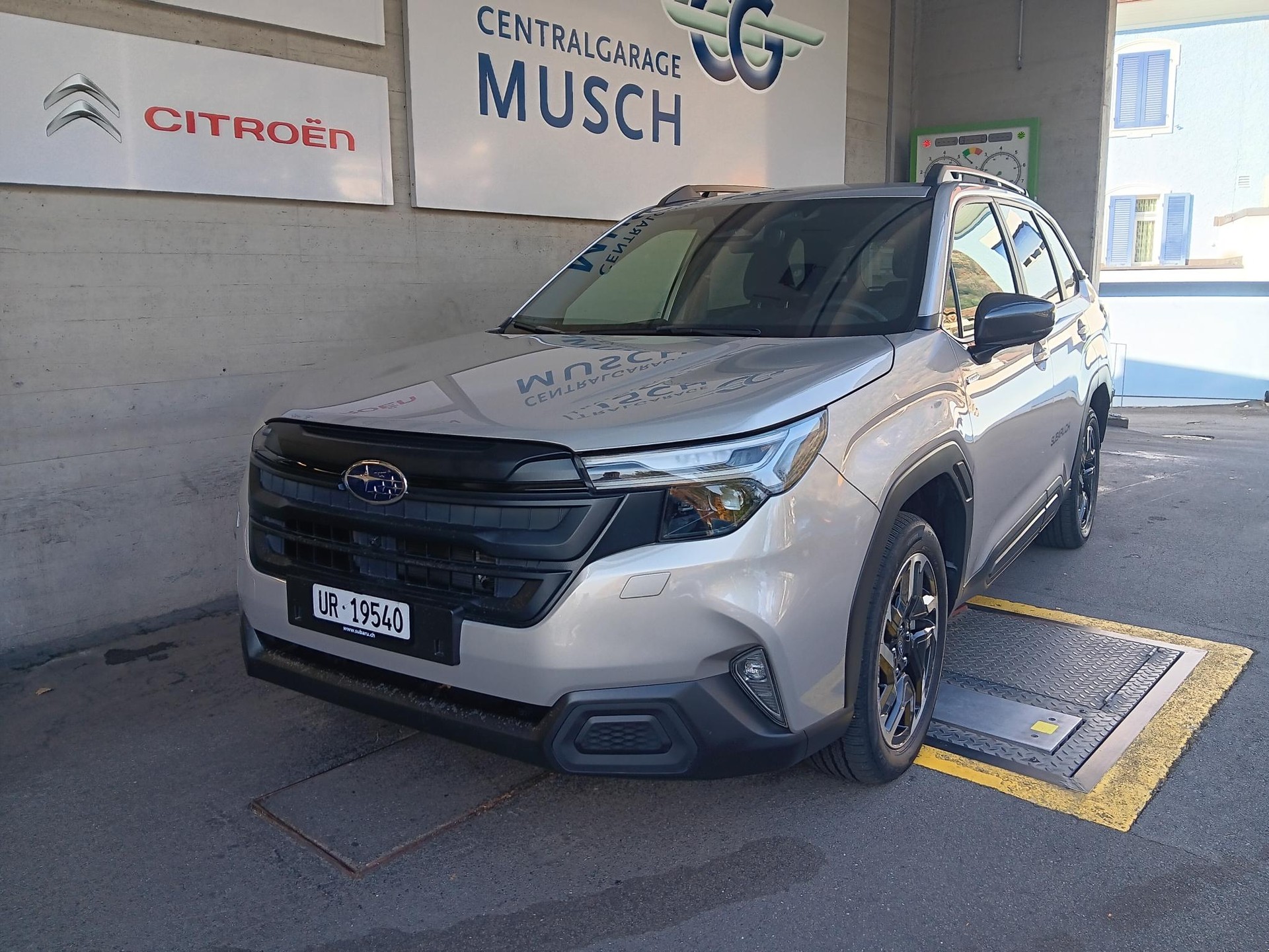 SUBARU Forester 2.0i e-Boxer Swiss Plus Lineartronic-showroom-element-2
