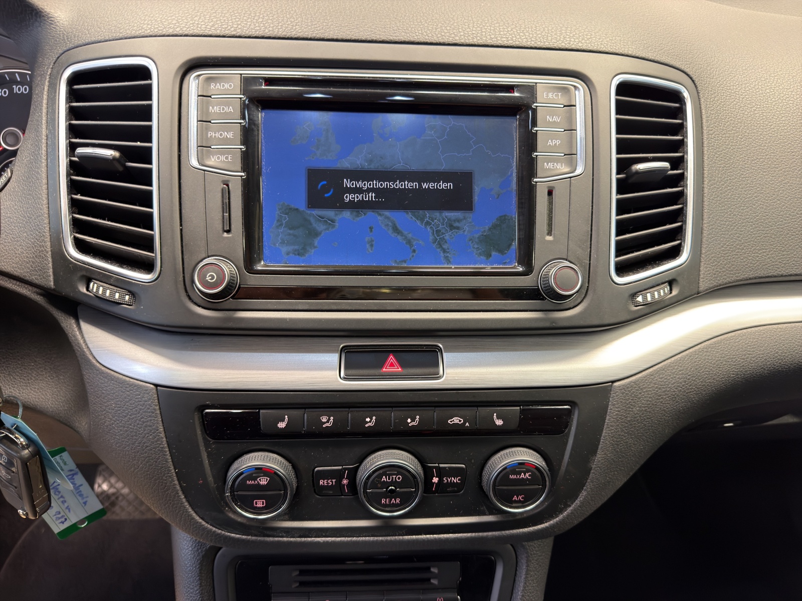 VW Sharan 2.0 TDI BMT Comfortline DSG-image-10