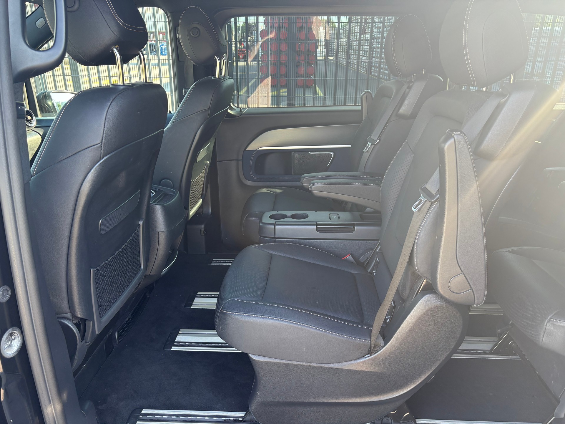 MERCEDES-BENZ EQV 300 lang-image-12