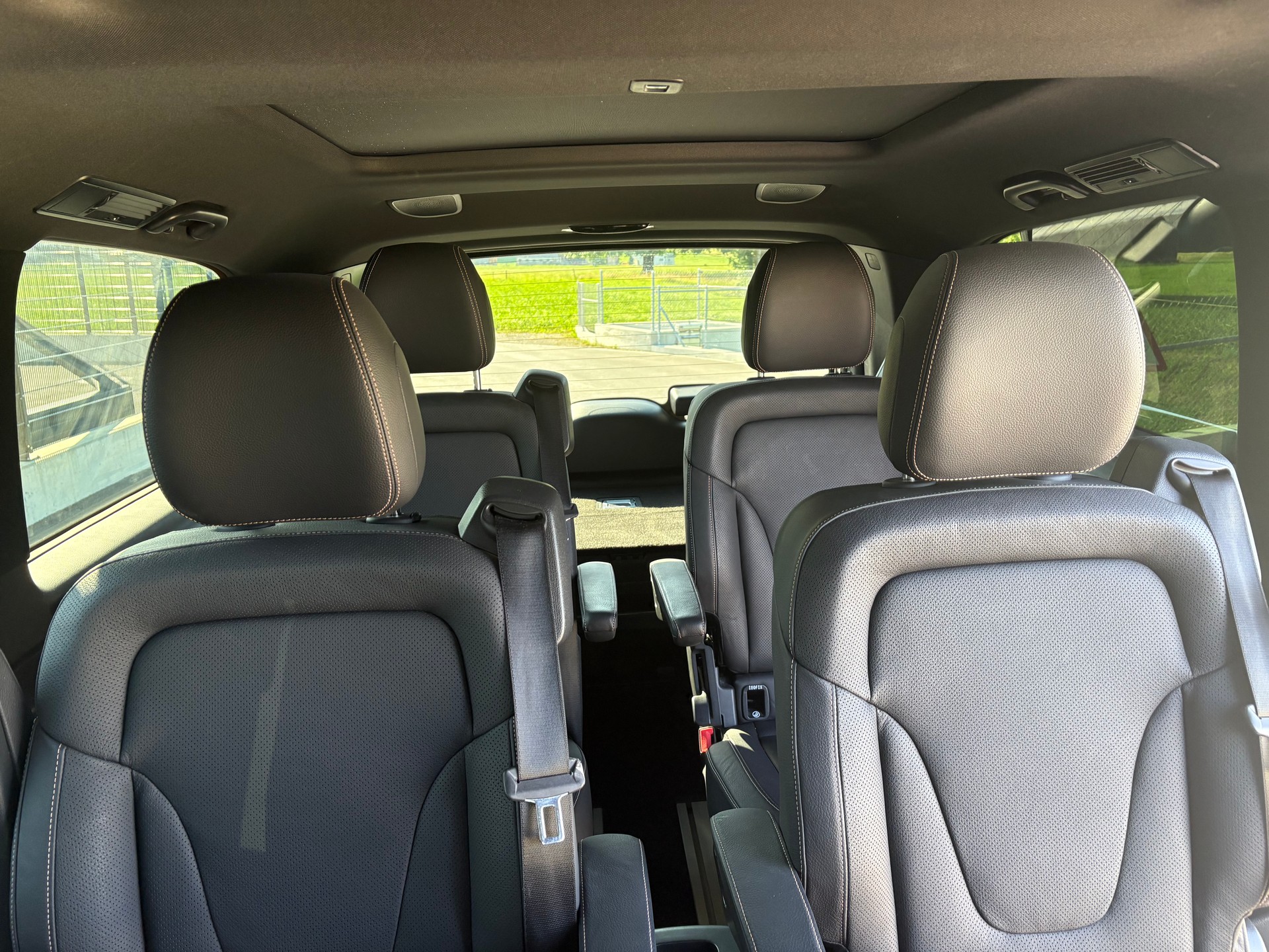MERCEDES-BENZ EQV 300 lang-image-14