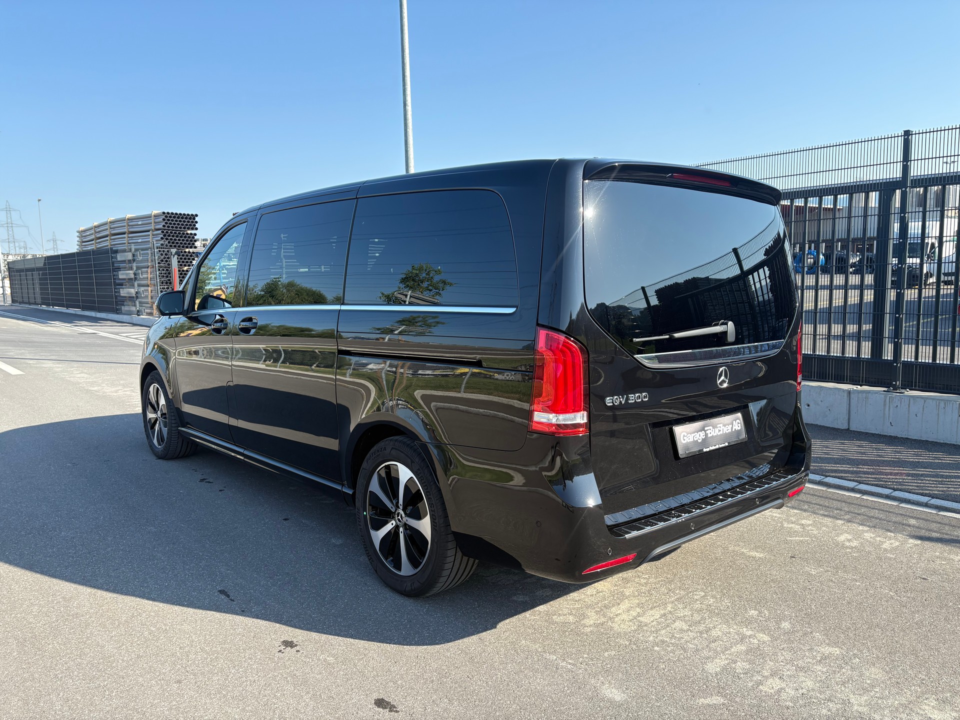 MERCEDES-BENZ EQV 300 lang-image-4