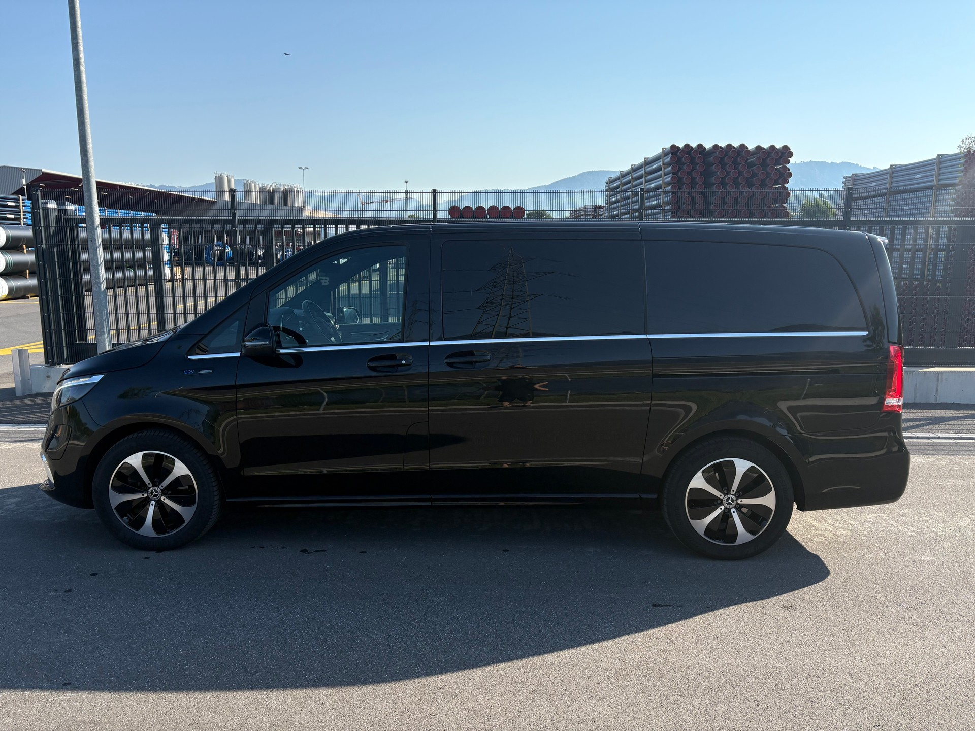 MERCEDES-BENZ EQV 300 lang-image-5