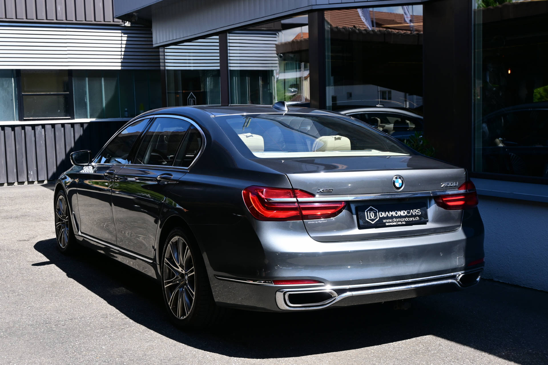 BMW 750Li xDrive **Individual**Pack Executive Lounge**-image-4