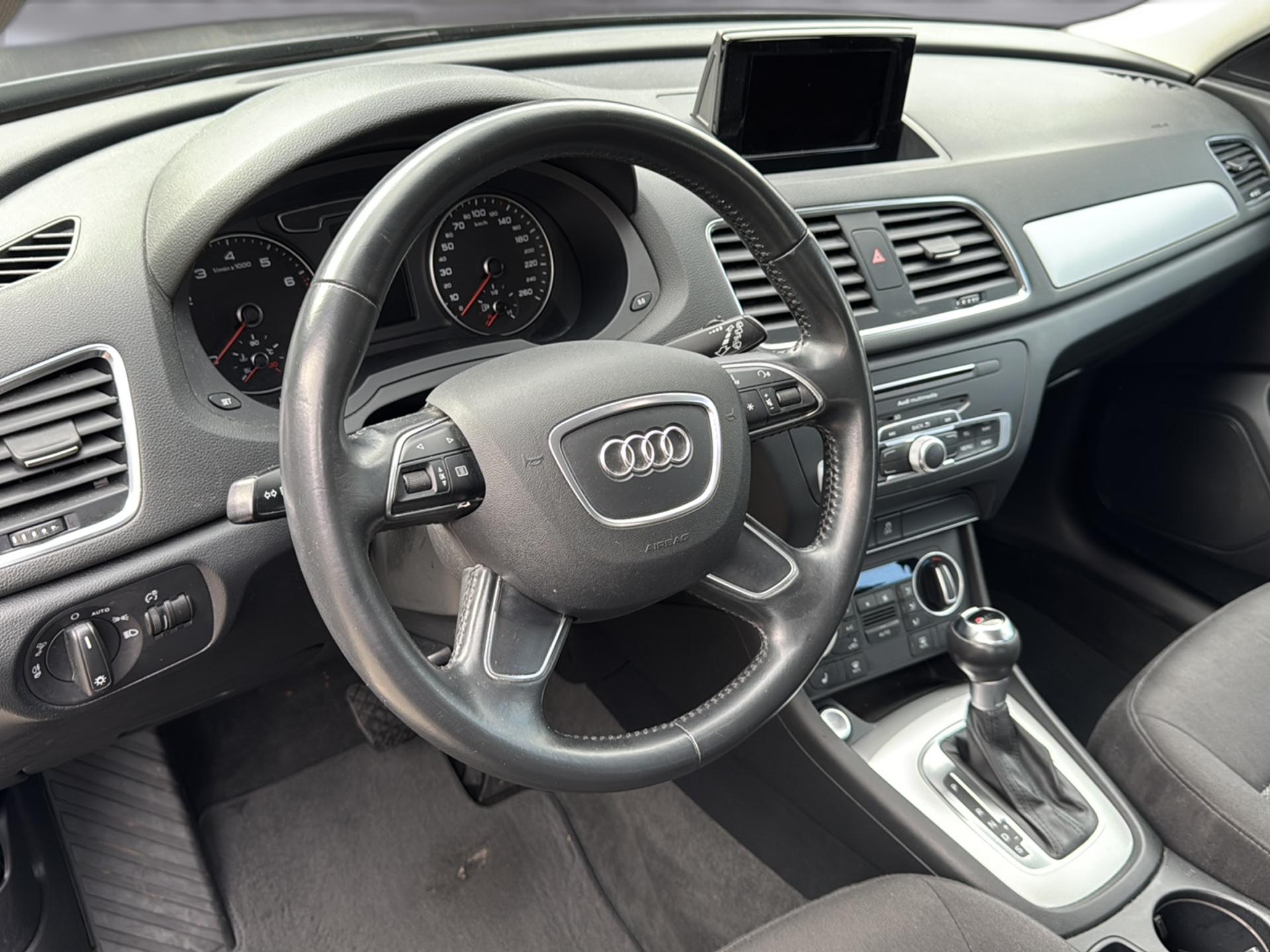 AUDI Q3 1.4 TFSI S-tronic-image-7