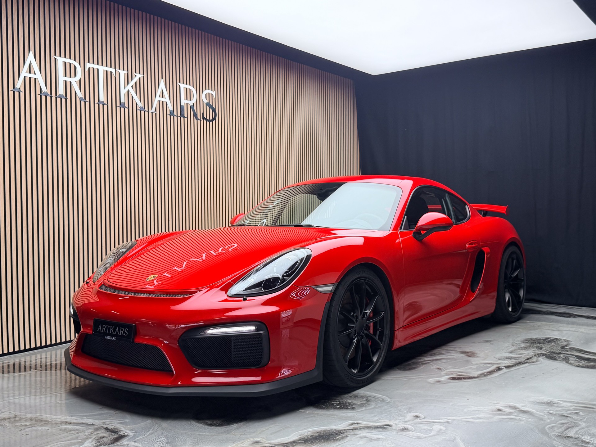 PORSCHE Cayman GT4-image-0