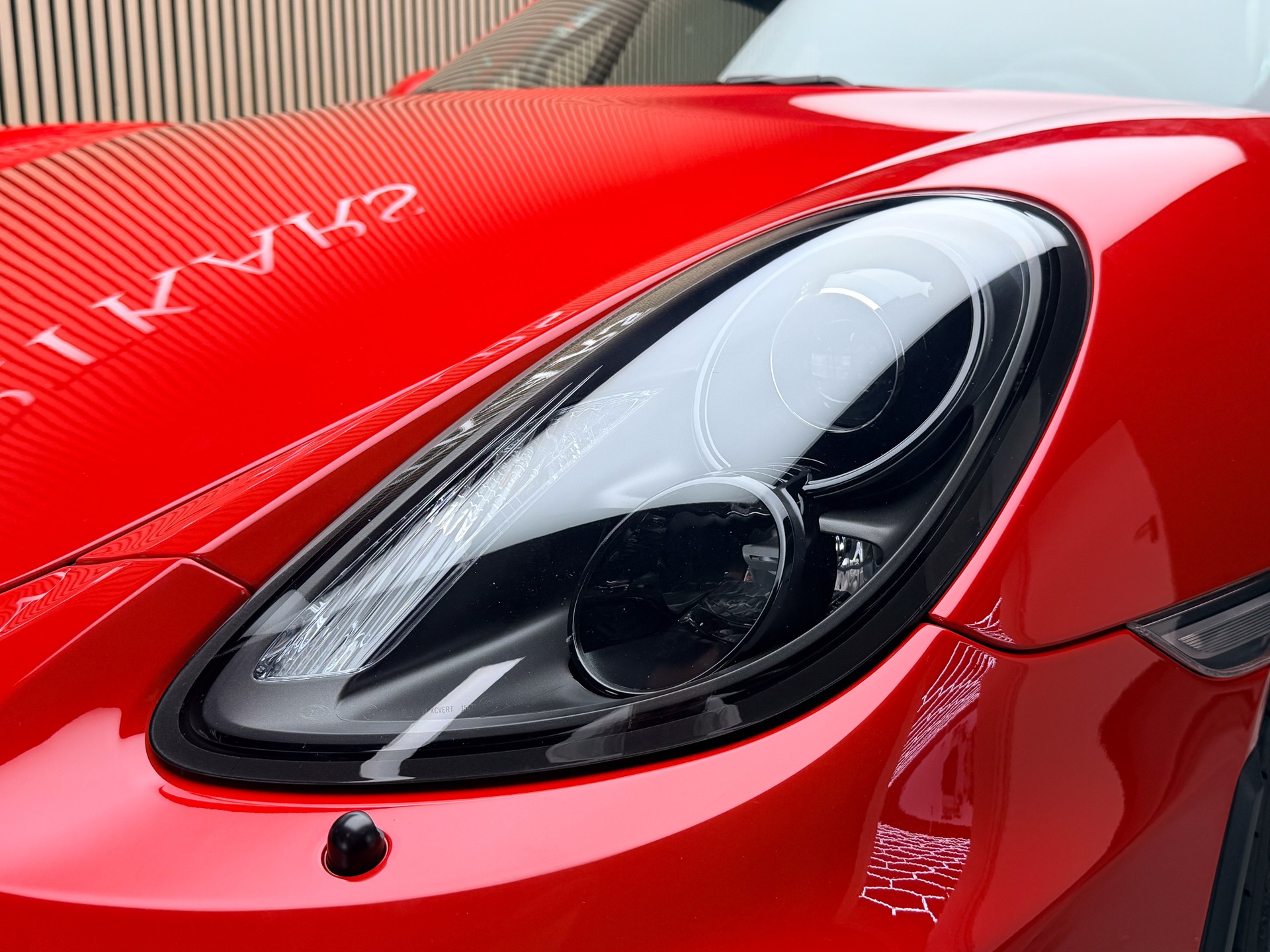PORSCHE Cayman GT4-image-2