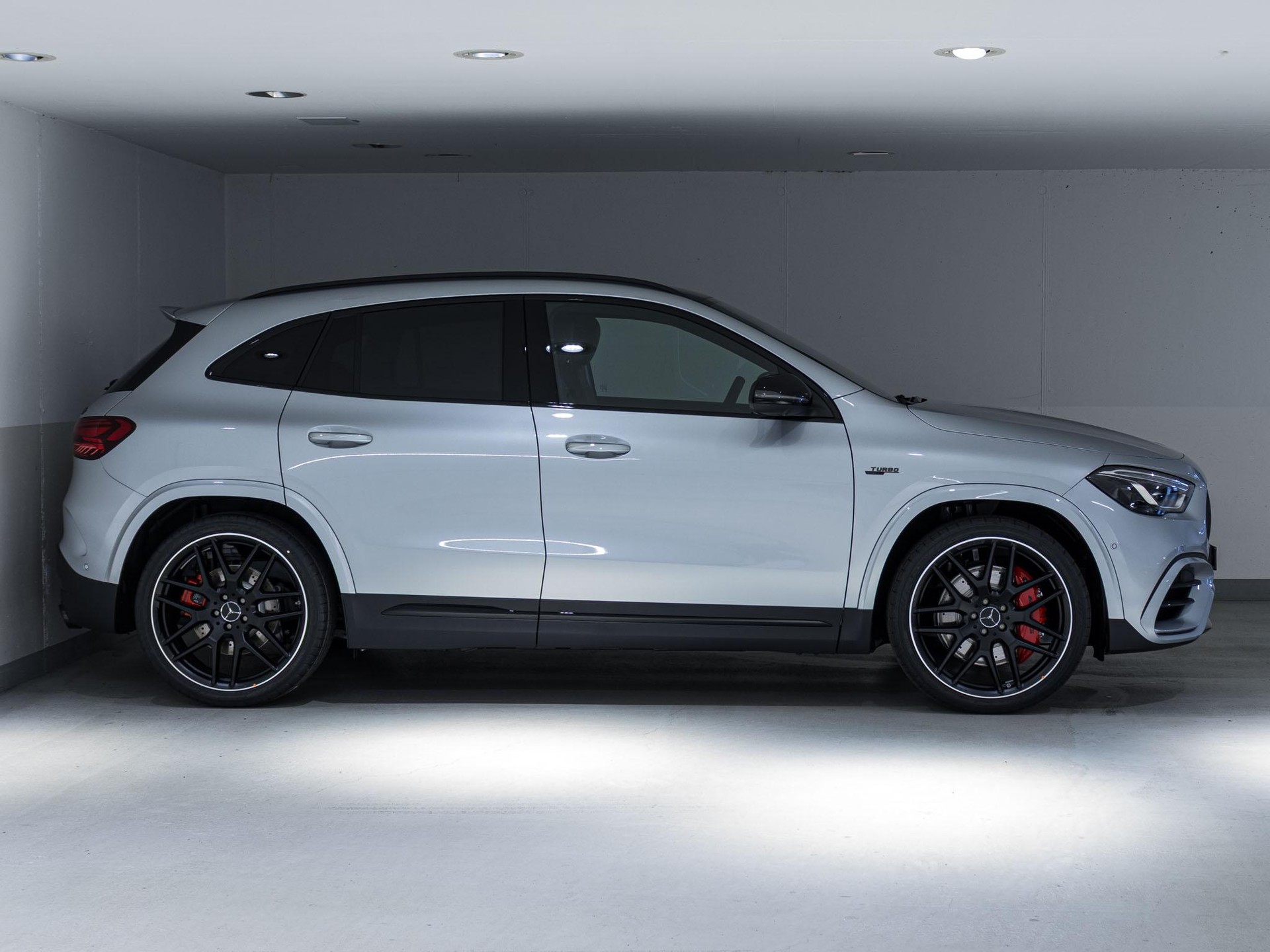 MERCEDES-BENZ GLA 45 S AMG 4MATIC+-image-1