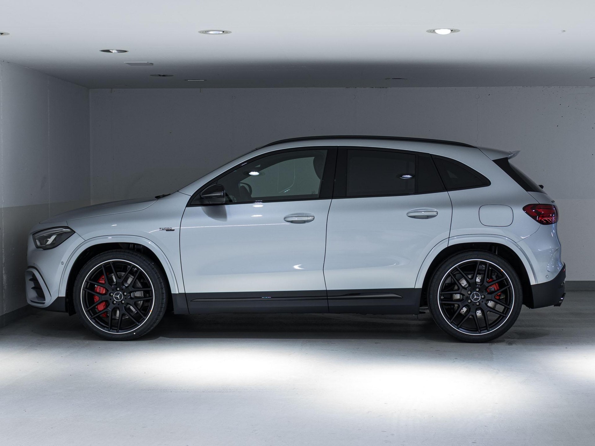 MERCEDES-BENZ GLA 45 S AMG 4MATIC+-image-4