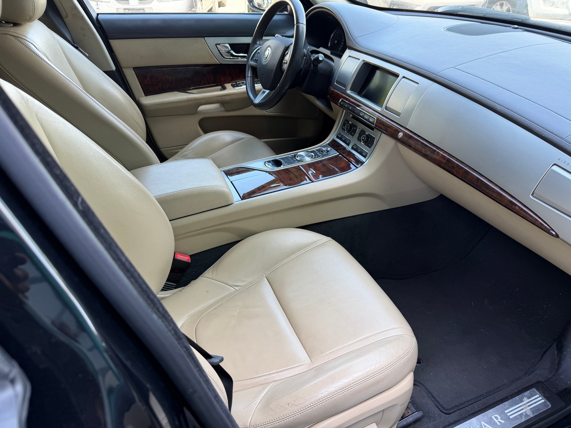 JAGUAR XF Sportbrake 2.2d Luxury-image-12