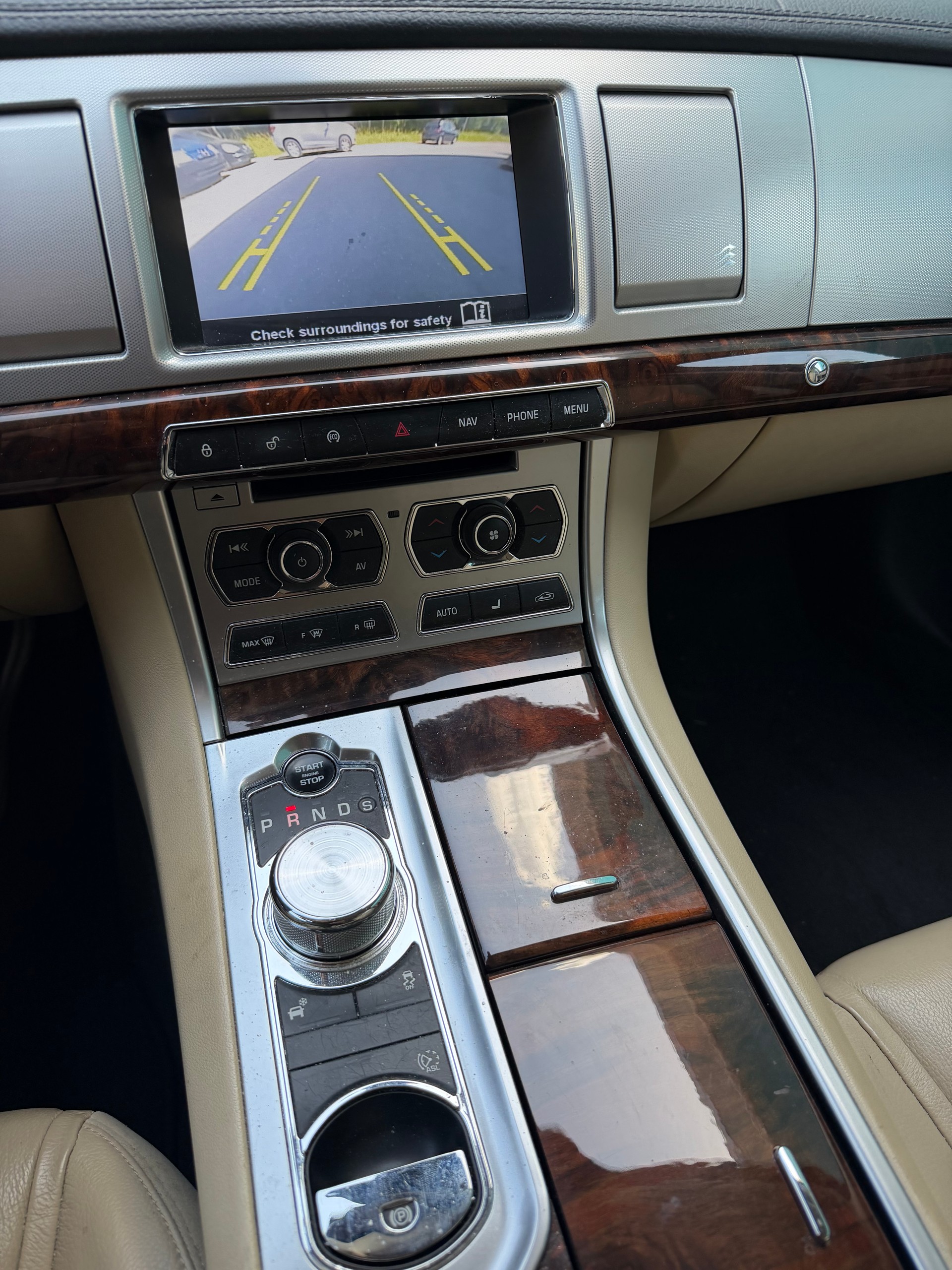 JAGUAR XF Sportbrake 2.2d Luxury-image-10