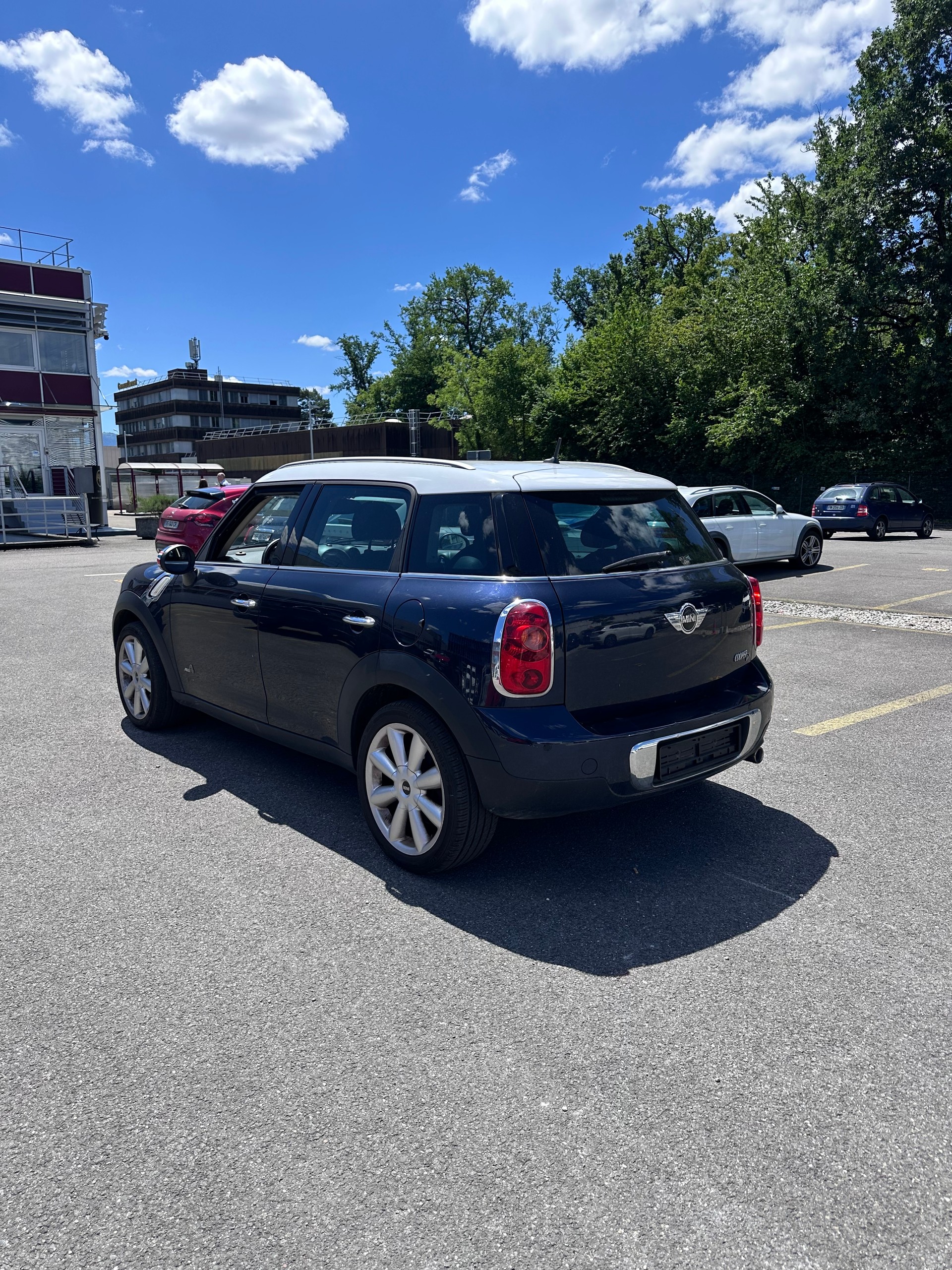 MINI Countryman Cooper D ALL4-image-1