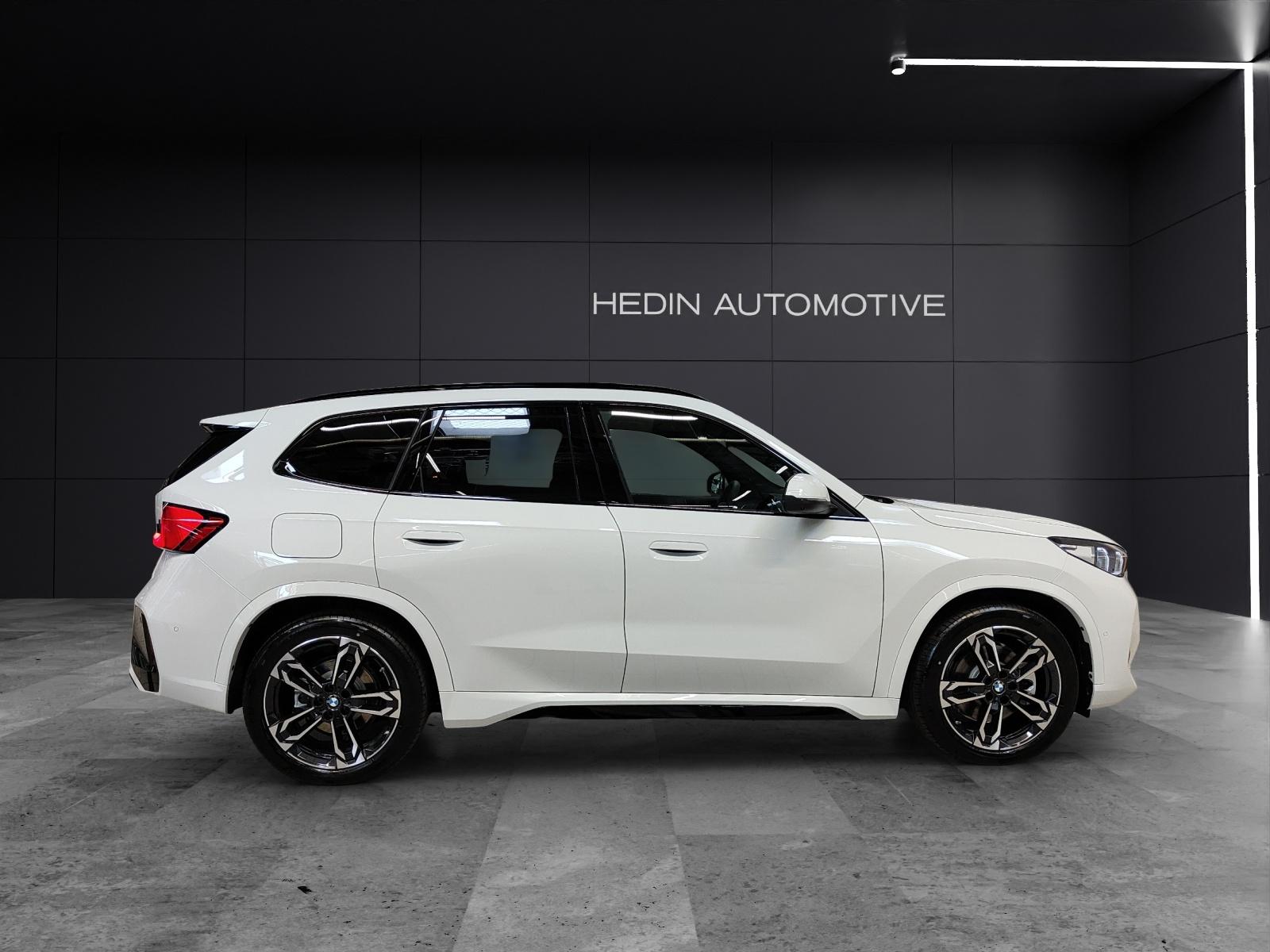 BMW iX1 30 xDrive-image-6