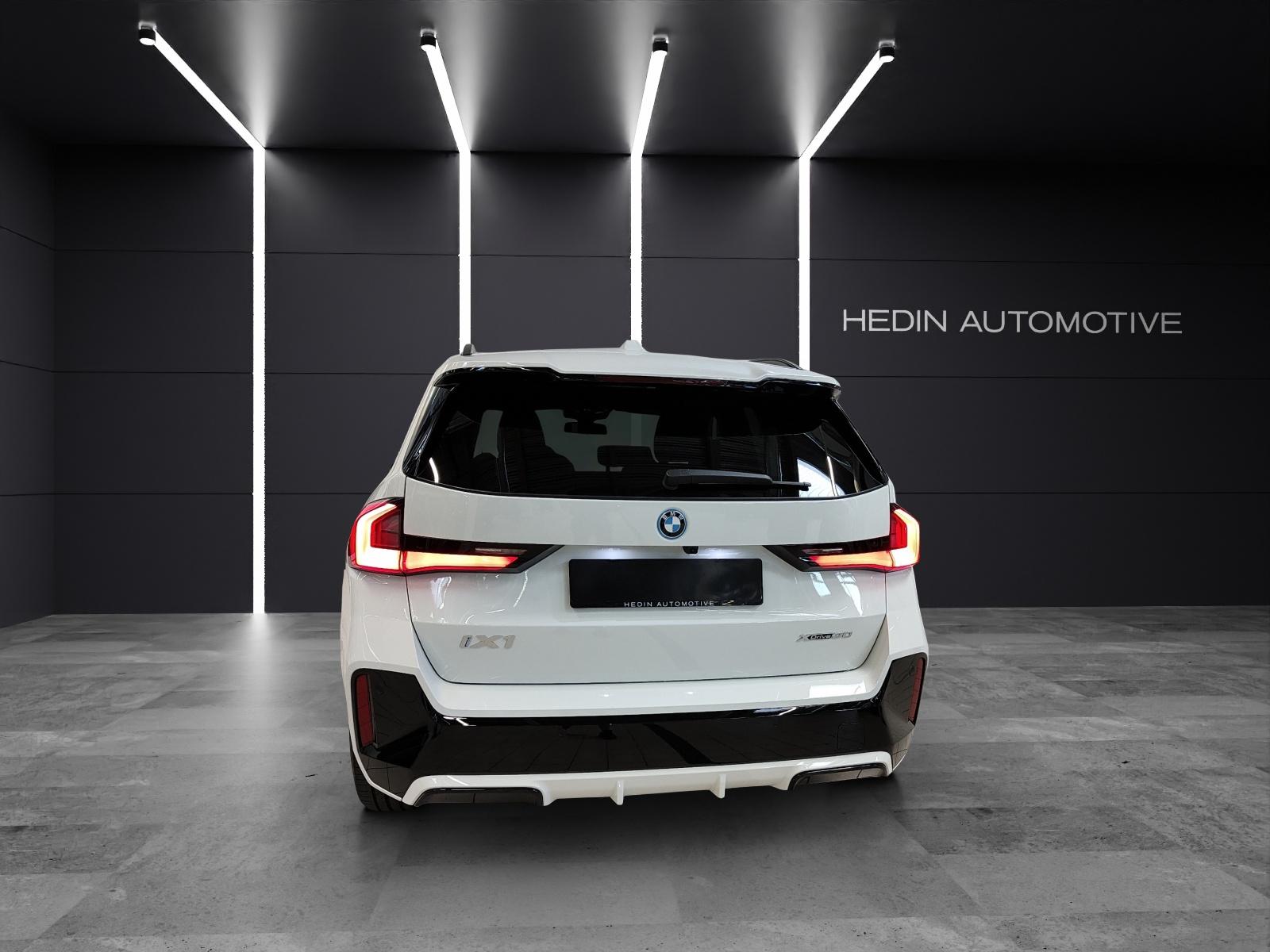 BMW iX1 30 xDrive-image-4