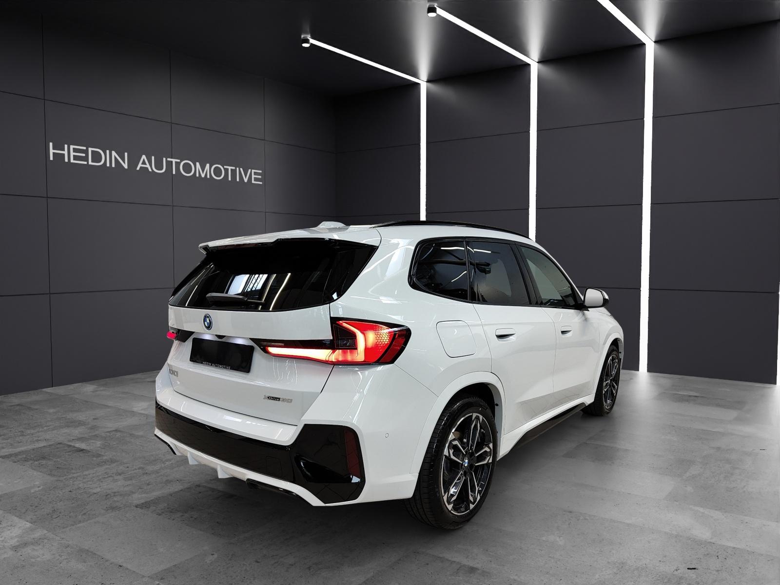 BMW iX1 30 xDrive-image-5