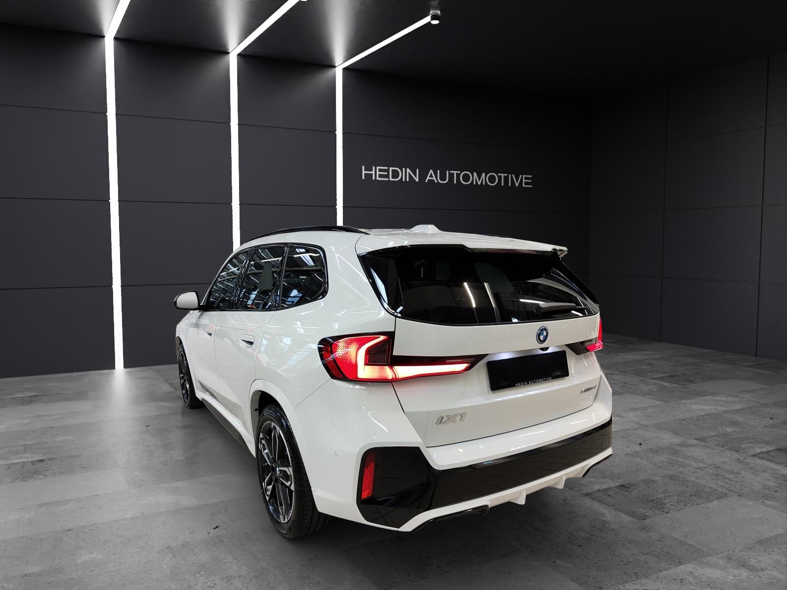 BMW iX1 30 xDrive-image-3