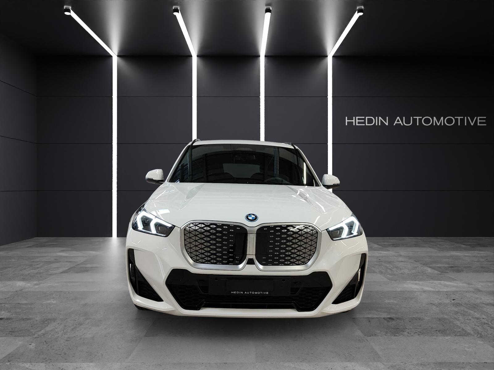 BMW iX1 30 xDrive-image-2