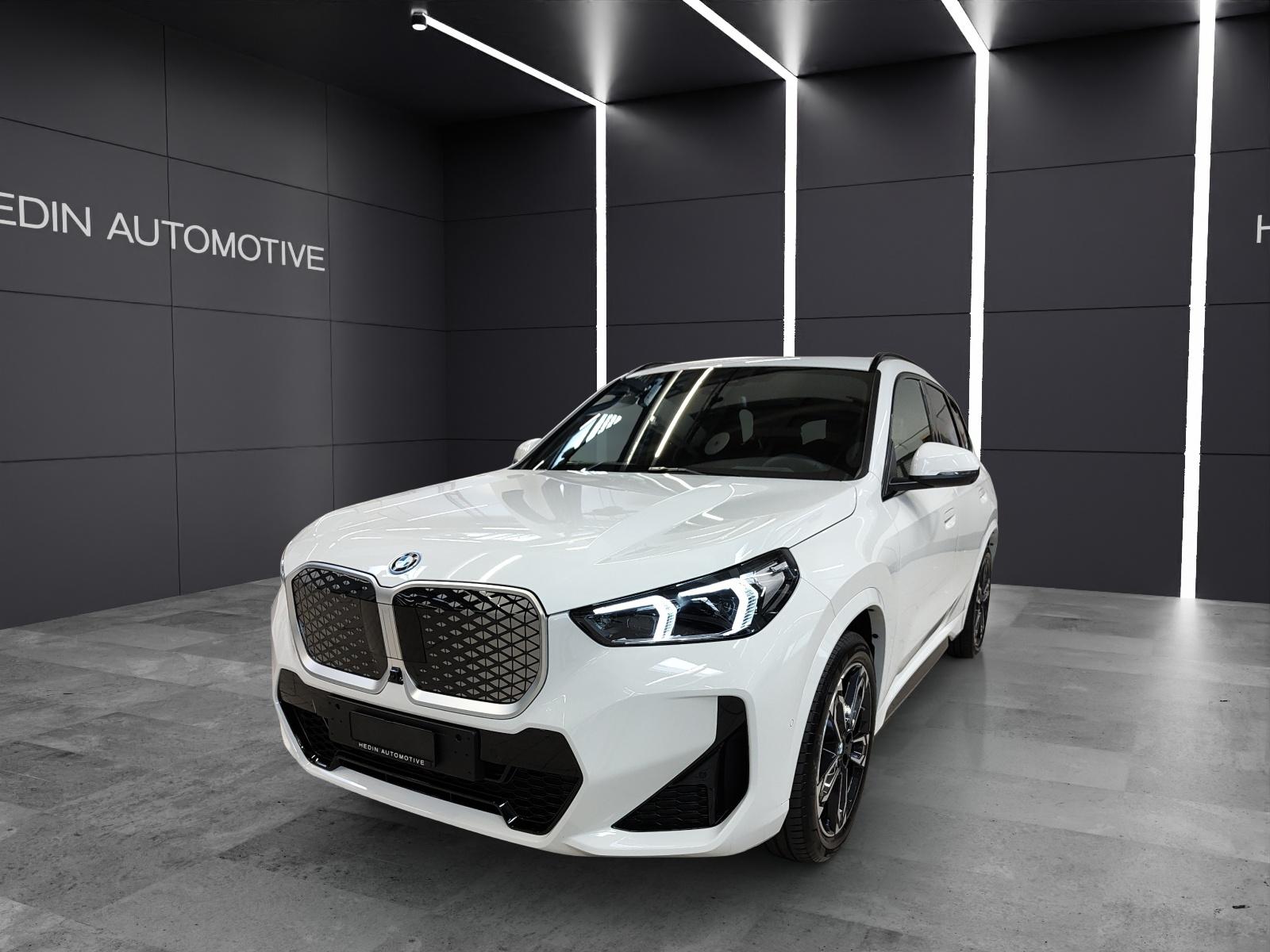 BMW iX1 30 xDrive-image-0