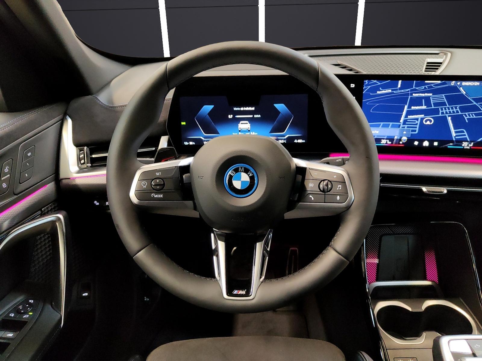BMW iX1 30 xDrive-image-11