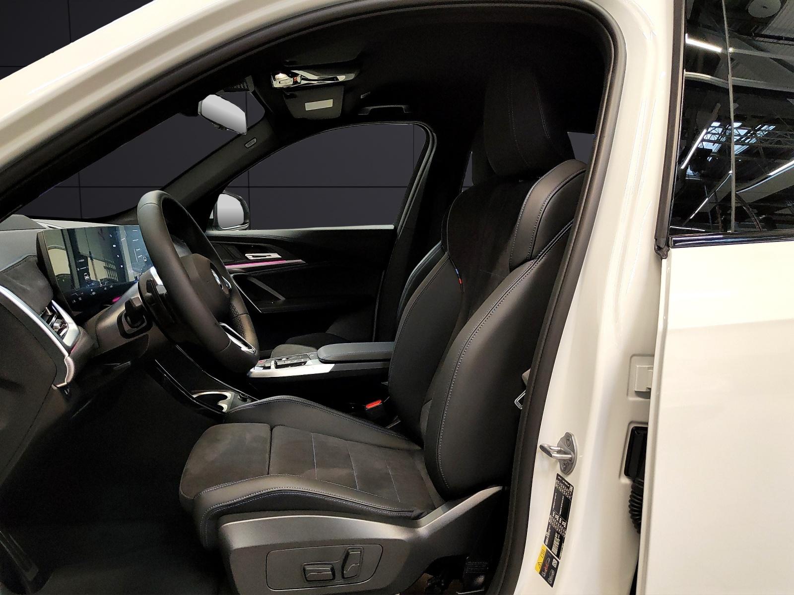 BMW iX1 30 xDrive-image-9