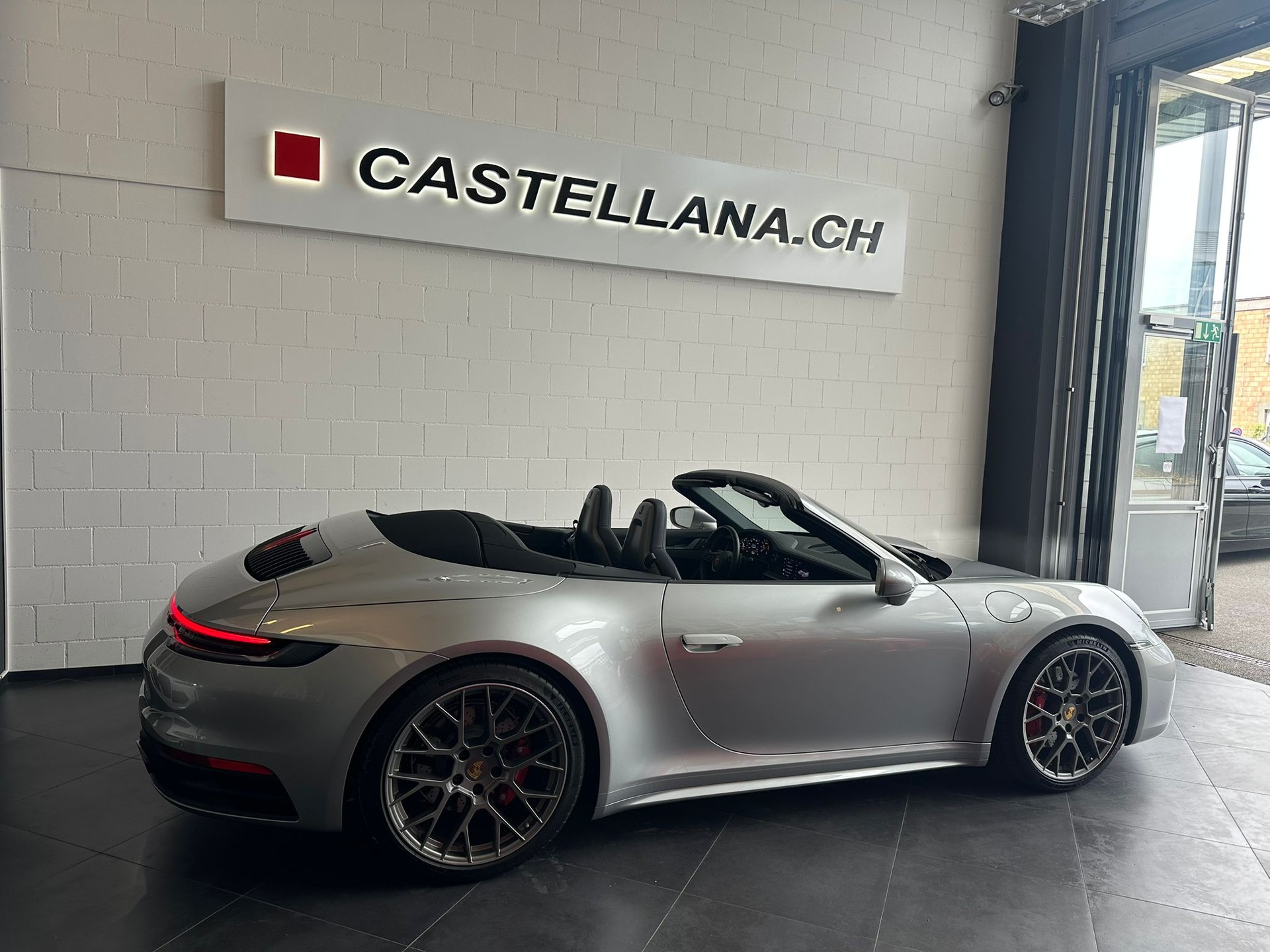 PORSCHE 911 Carrera S Cabriolet-image-4