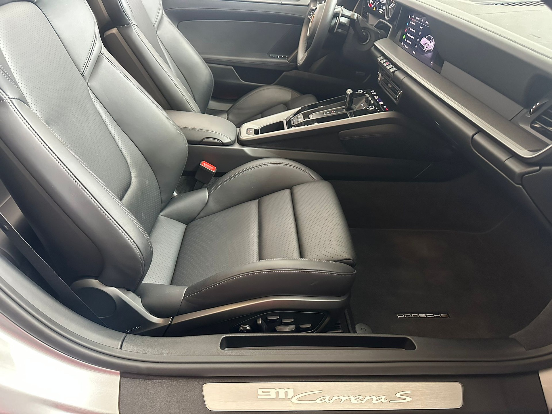 PORSCHE 911 Carrera S Cabriolet-image-18