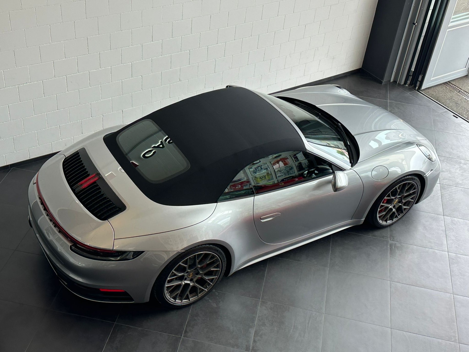 PORSCHE 911 Carrera S Cabriolet-image-11