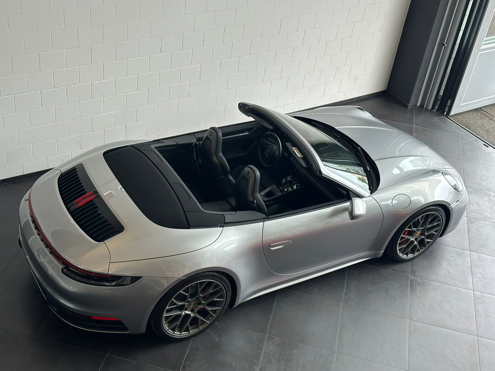 PORSCHE 911 Carrera S Cabriolet-image-8
