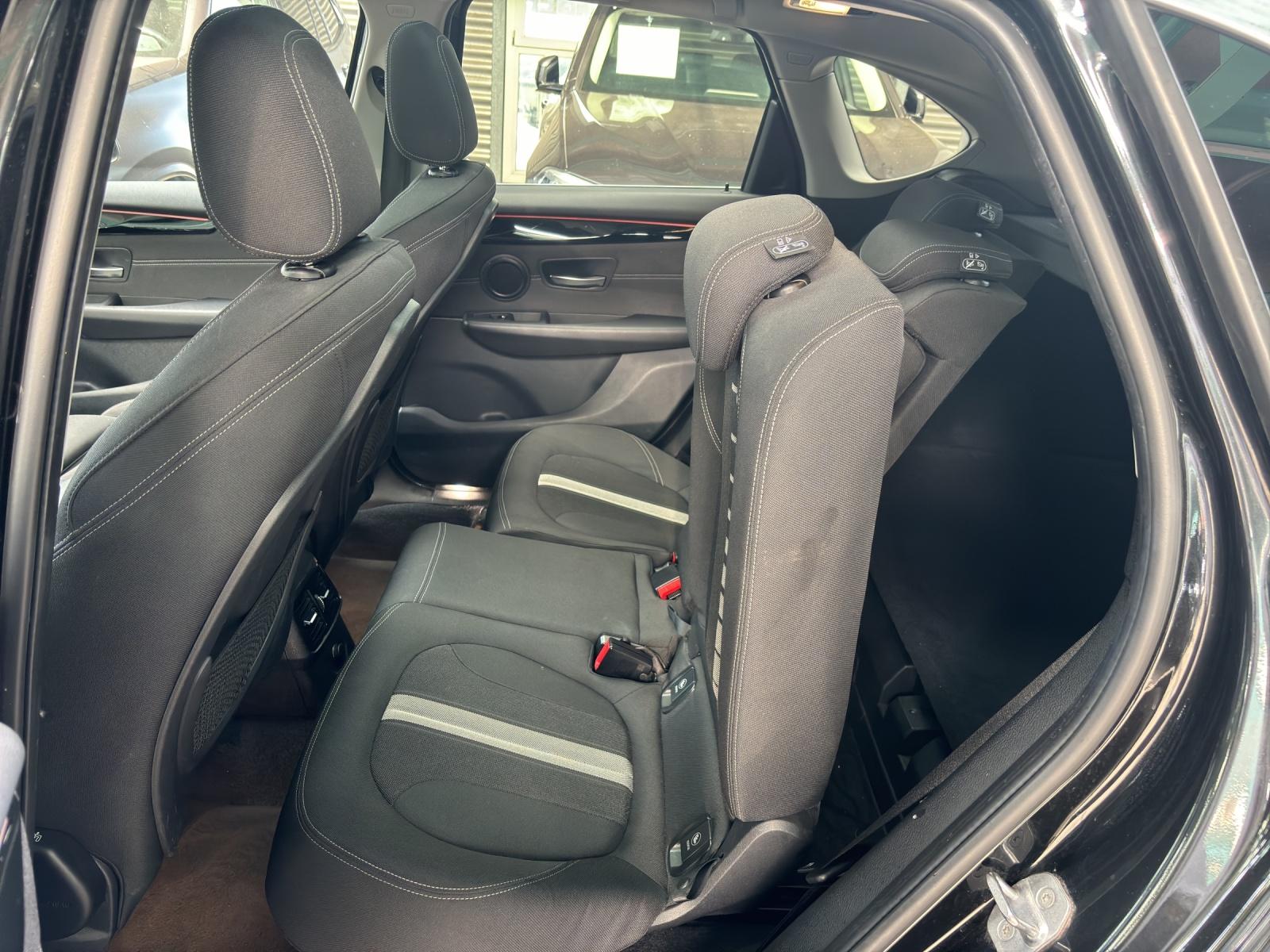 BMW 218i Active Tourer-image-21
