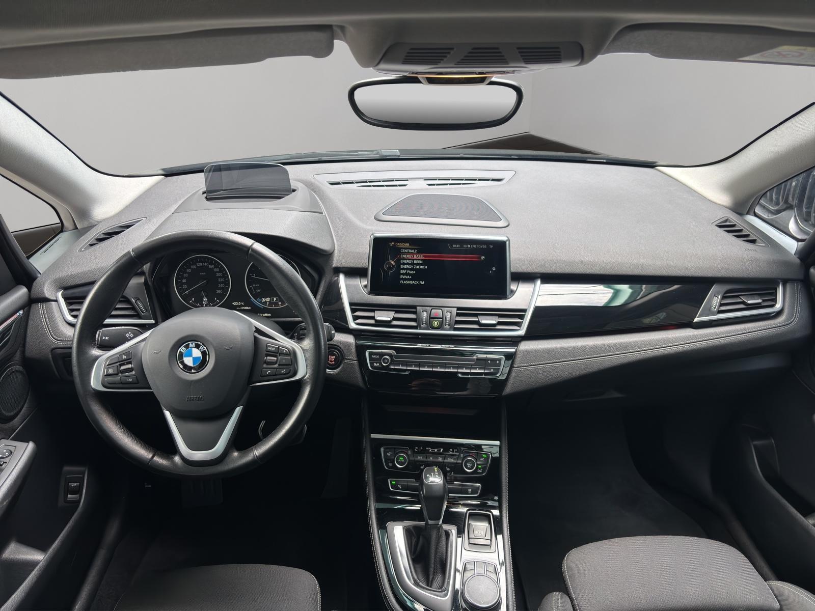 BMW 218i Active Tourer-image-6
