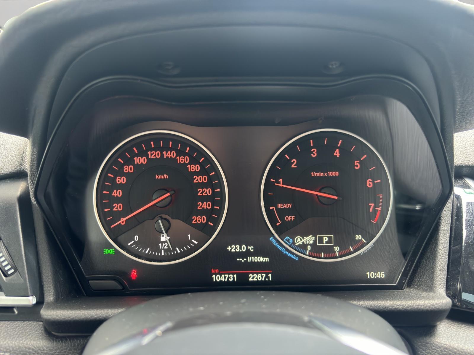 BMW 218i Active Tourer-image-8