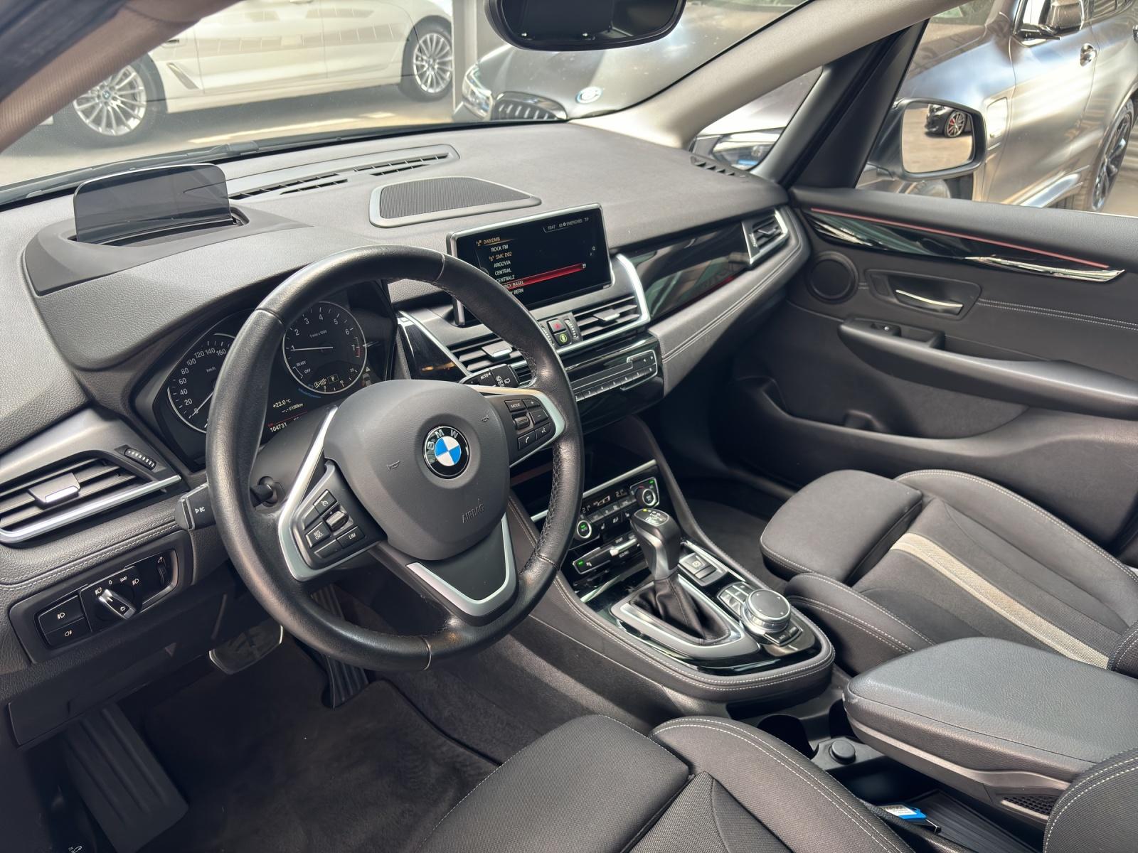 BMW 218i Active Tourer-image-17