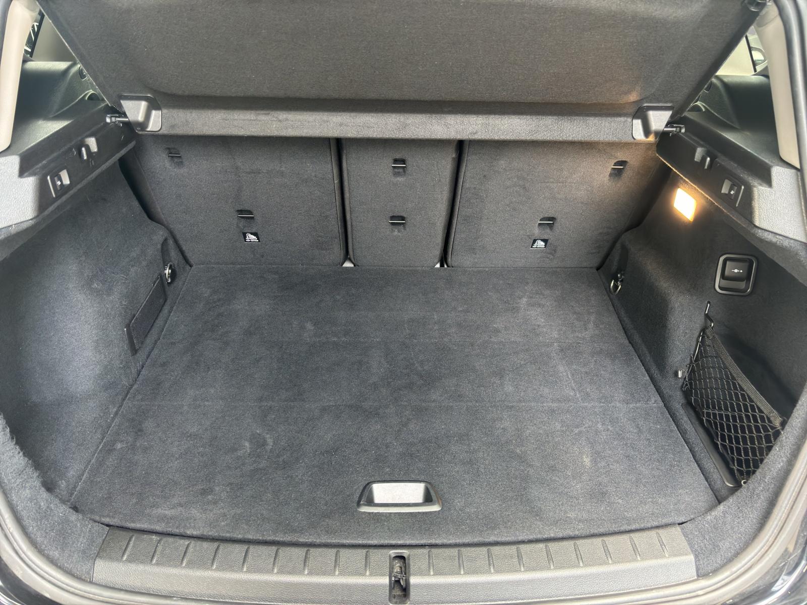 BMW 218i Active Tourer-image-23