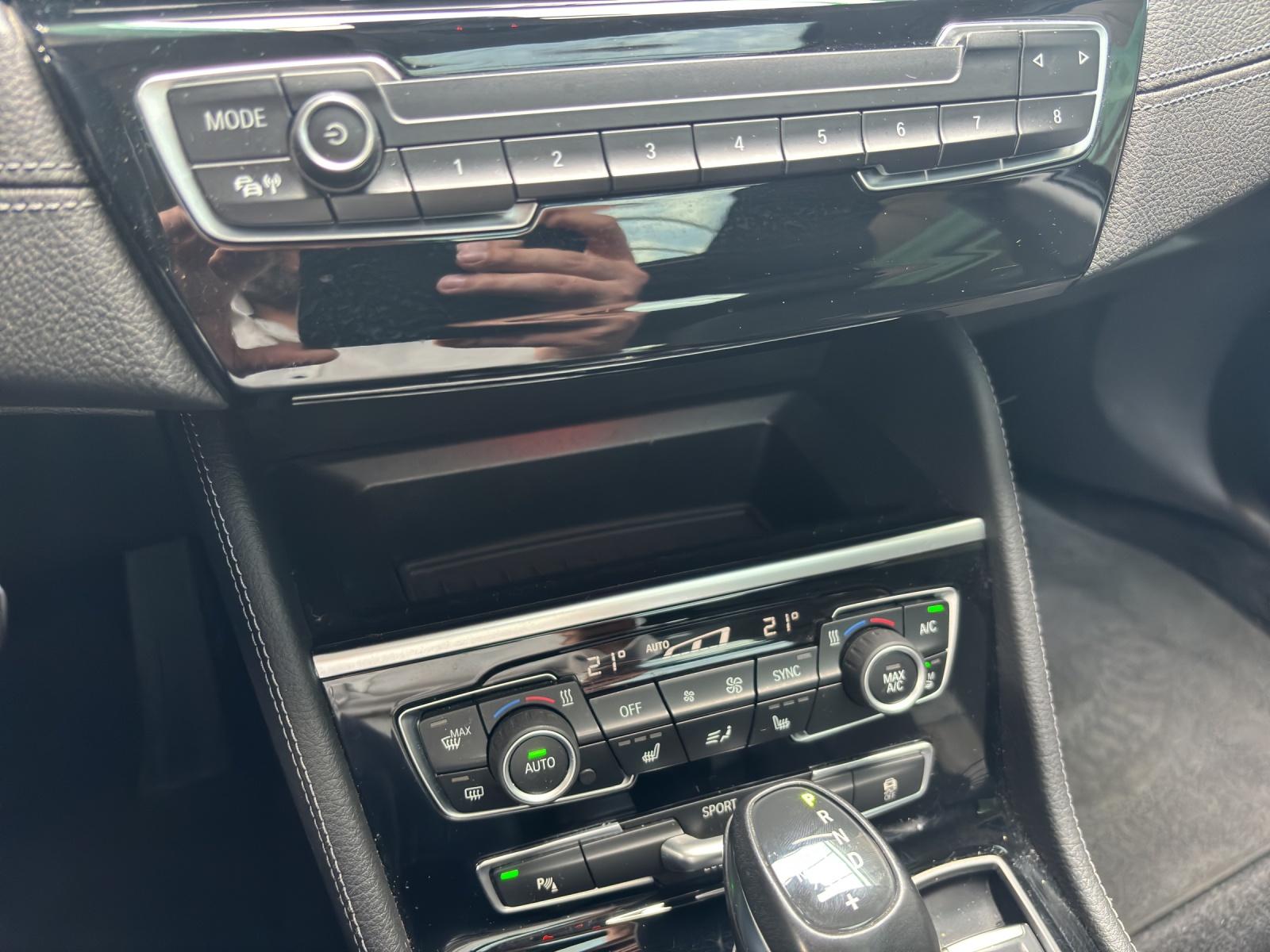 BMW 218i Active Tourer-image-13