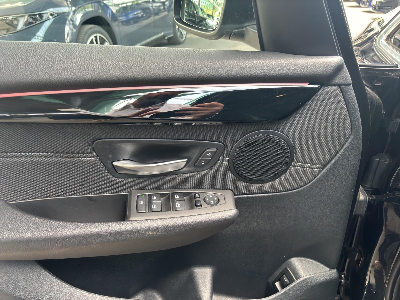 BMW 218i Active Tourer-image-22