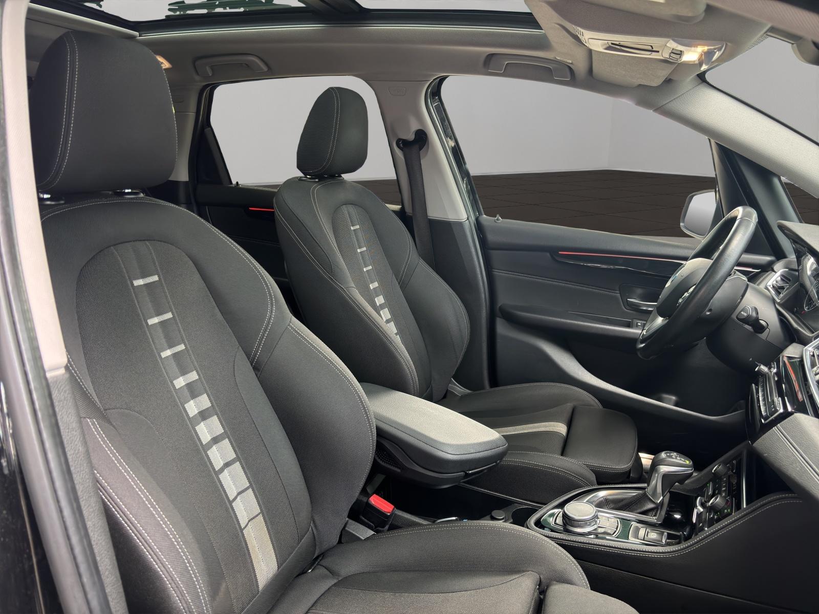 BMW 218i Active Tourer-image-10