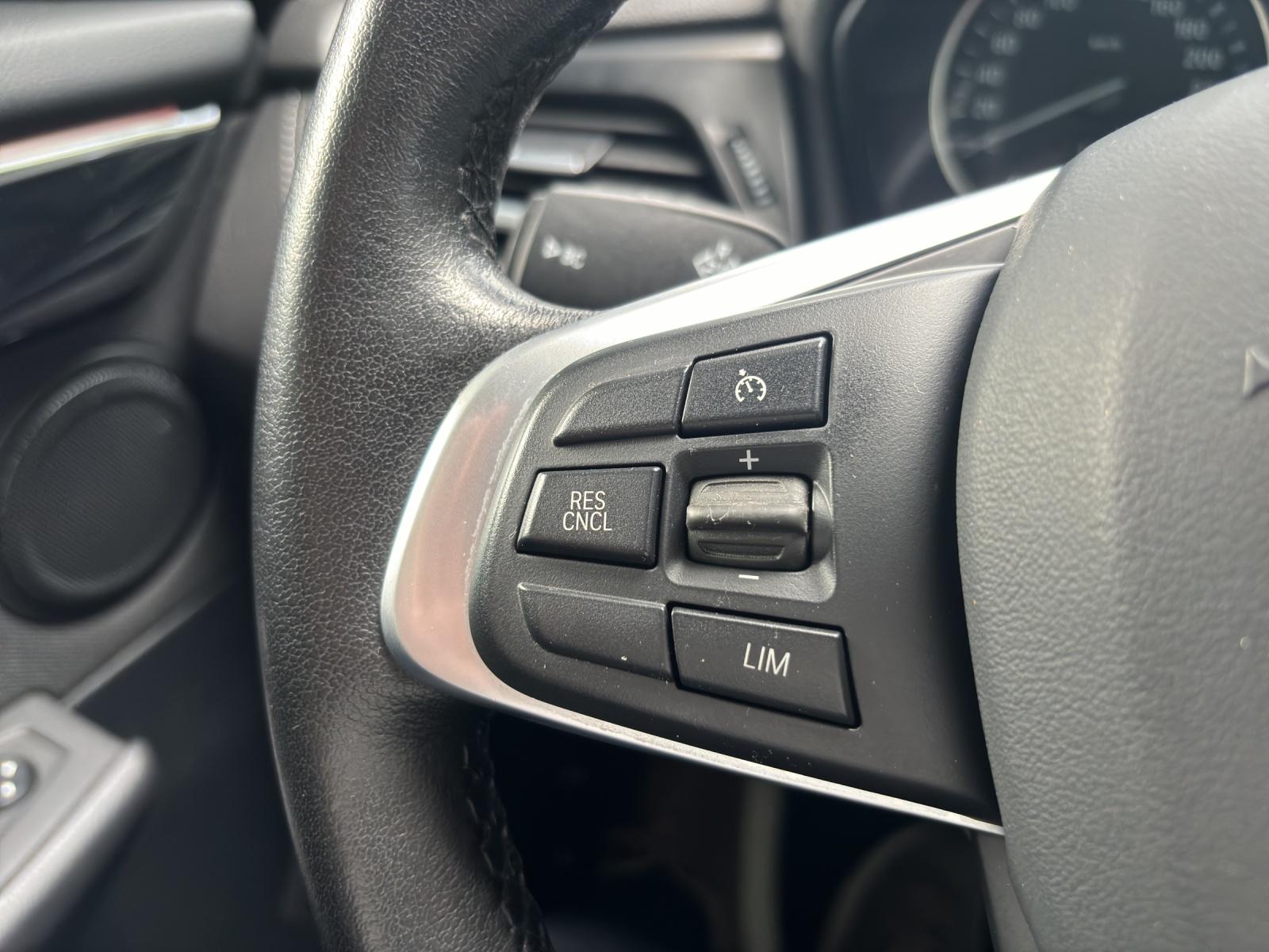 BMW 218i Active Tourer-image-15