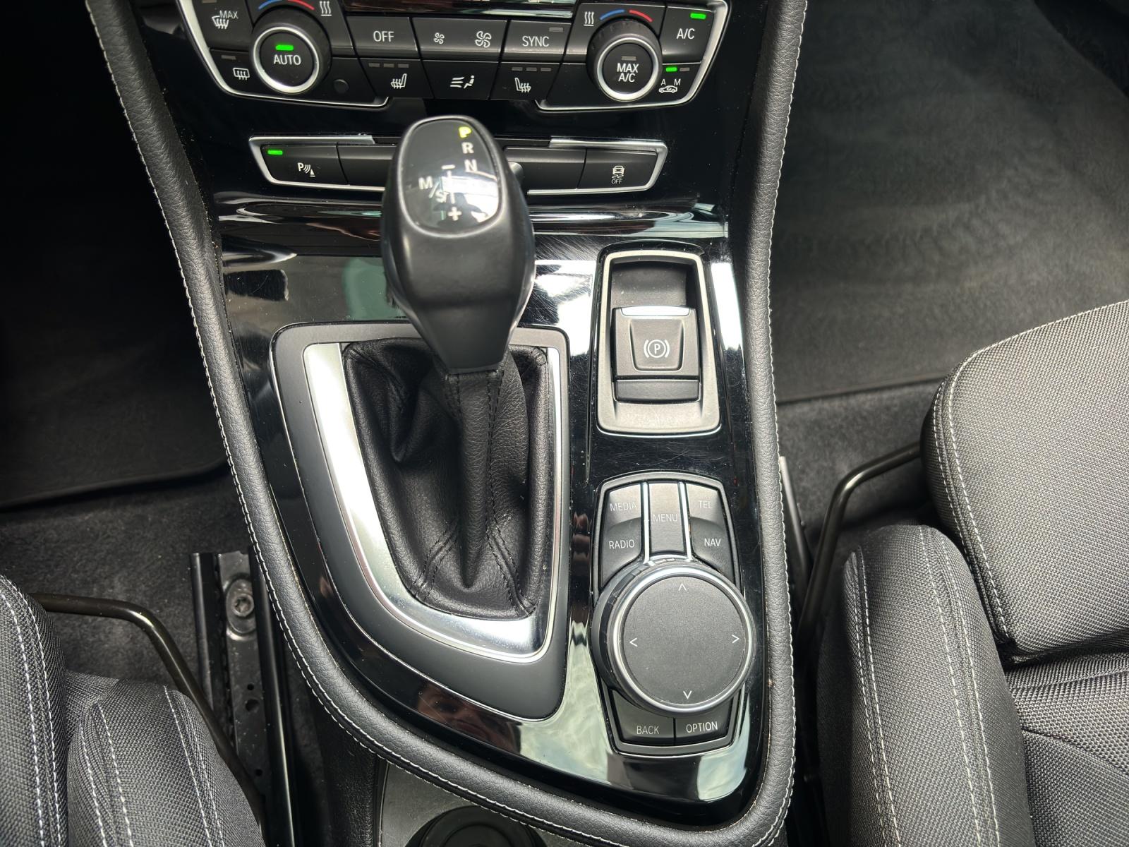 BMW 218i Active Tourer-image-7