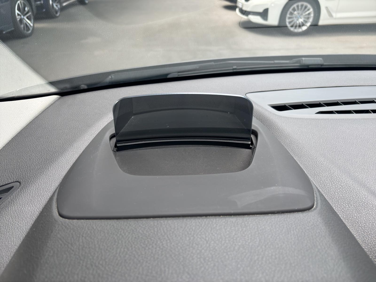 BMW 218i Active Tourer-image-16
