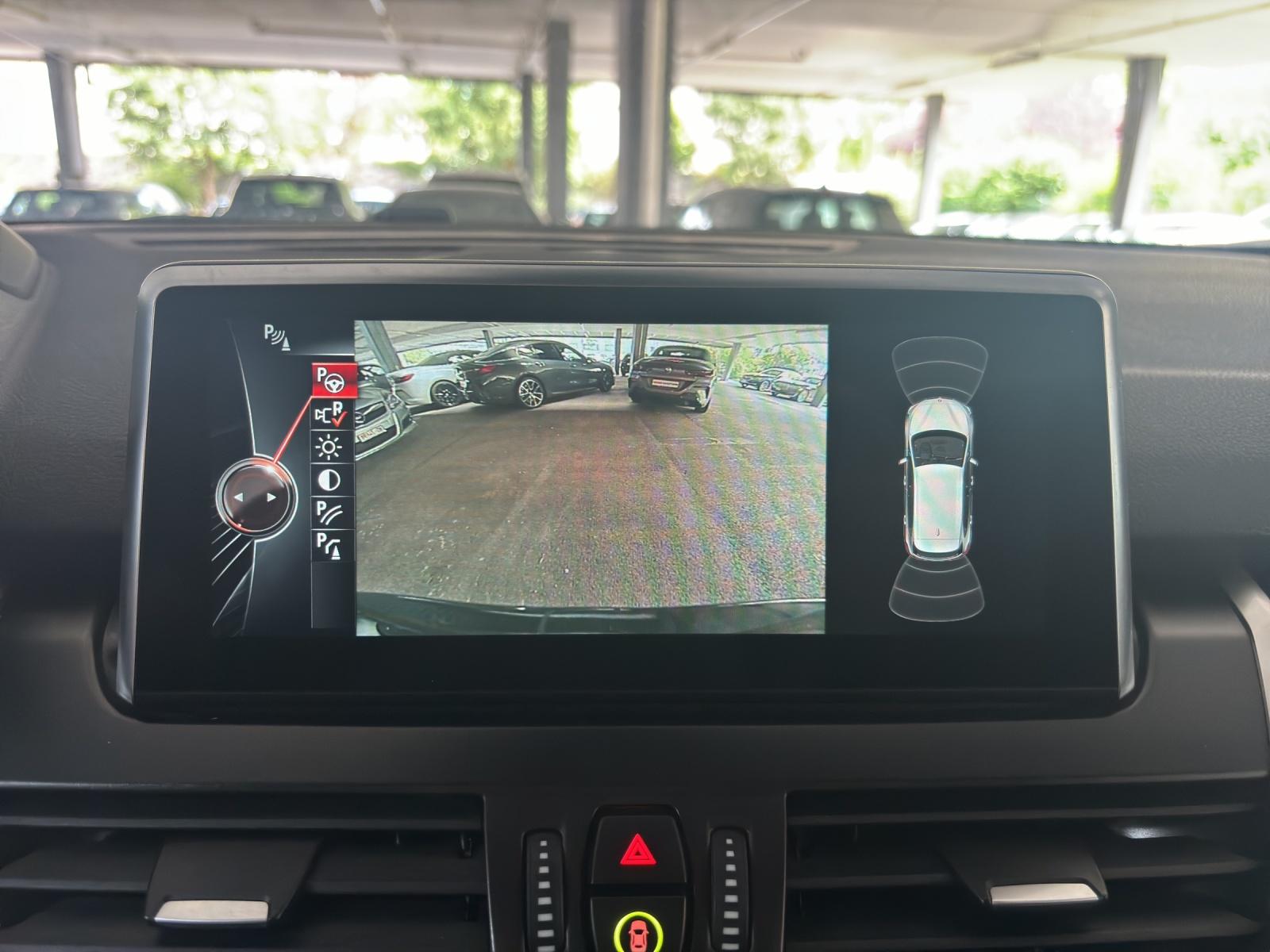 BMW 218i Active Tourer-image-25