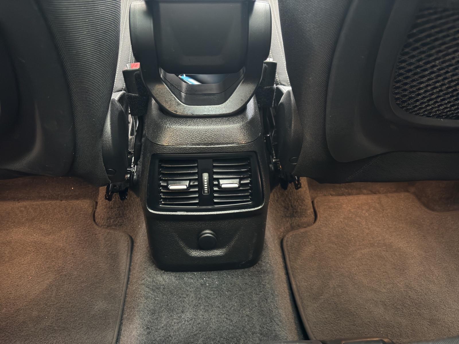 BMW 218i Active Tourer-image-20