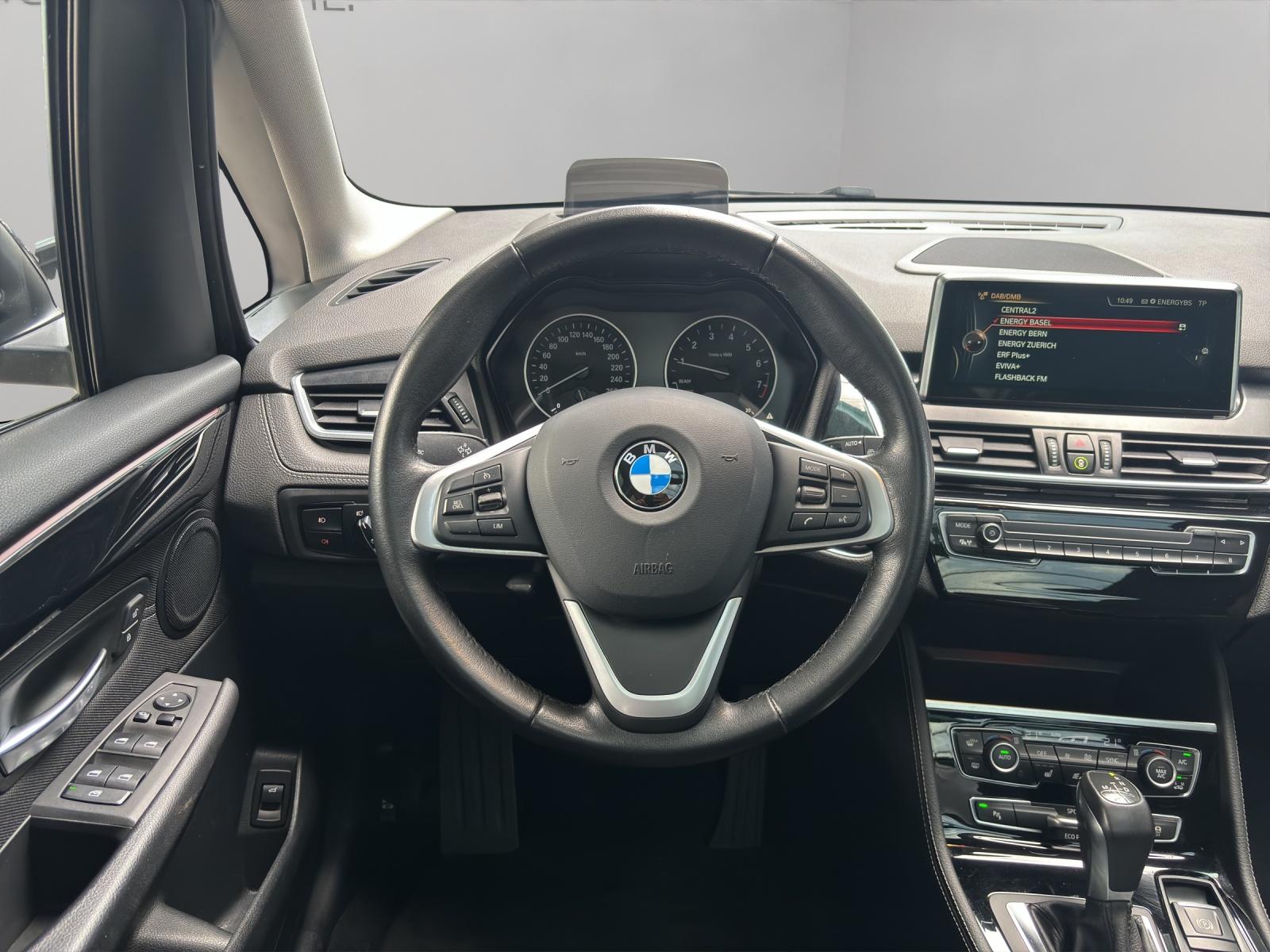BMW 218i Active Tourer-image-5