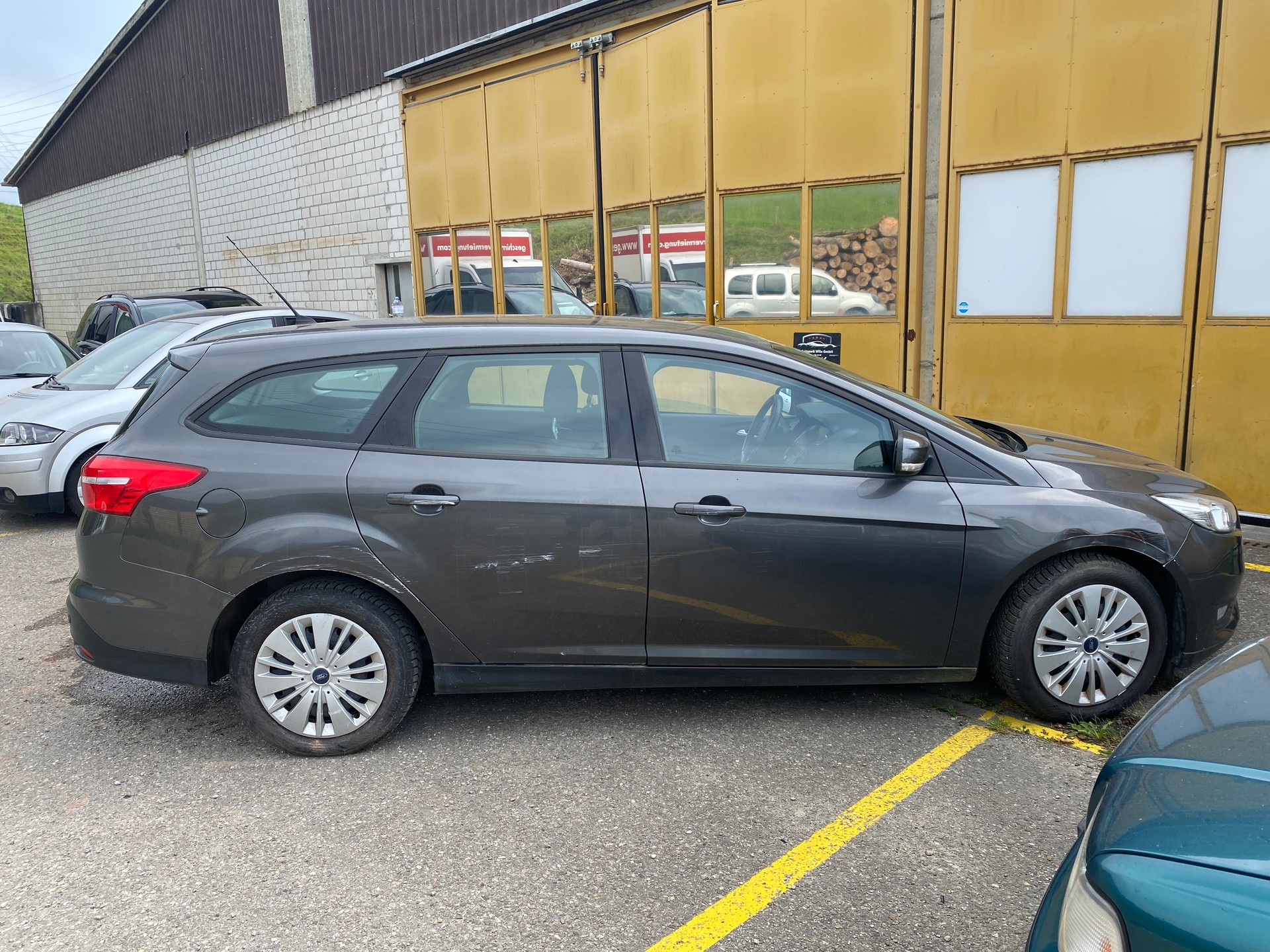 FORD Focus 1.0 SCTi Sync Edition Automatic-image-3