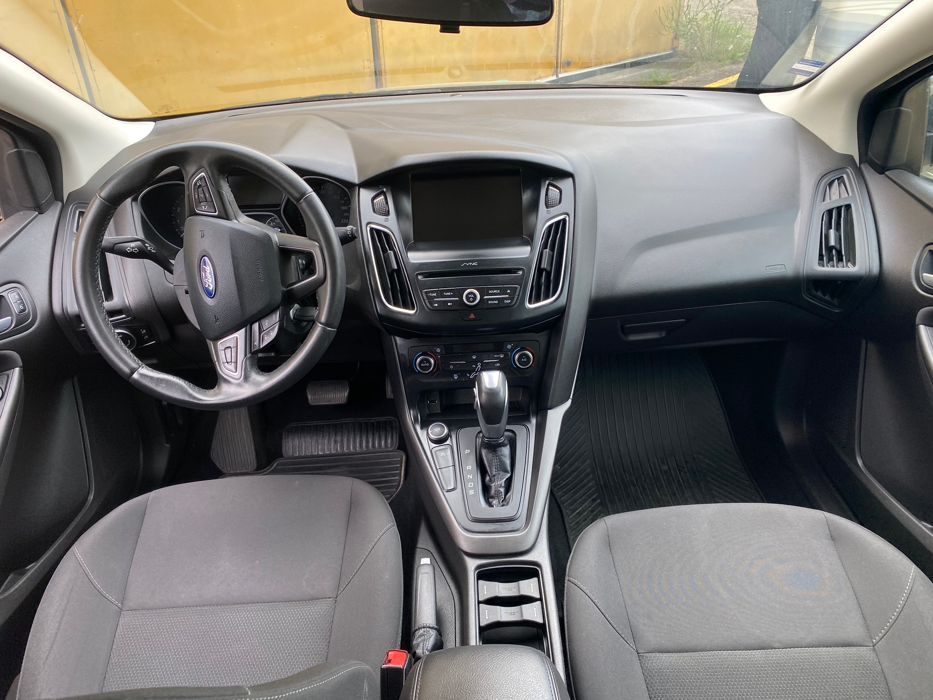 FORD Focus 1.0 SCTi Sync Edition Automatic-image-7