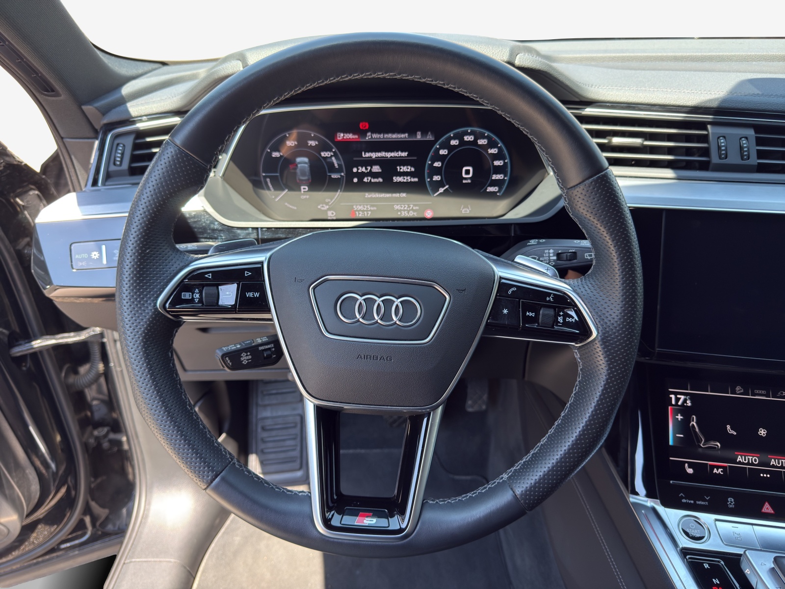 AUDI e-tron 55 S Line Black Edition quattro-image-10