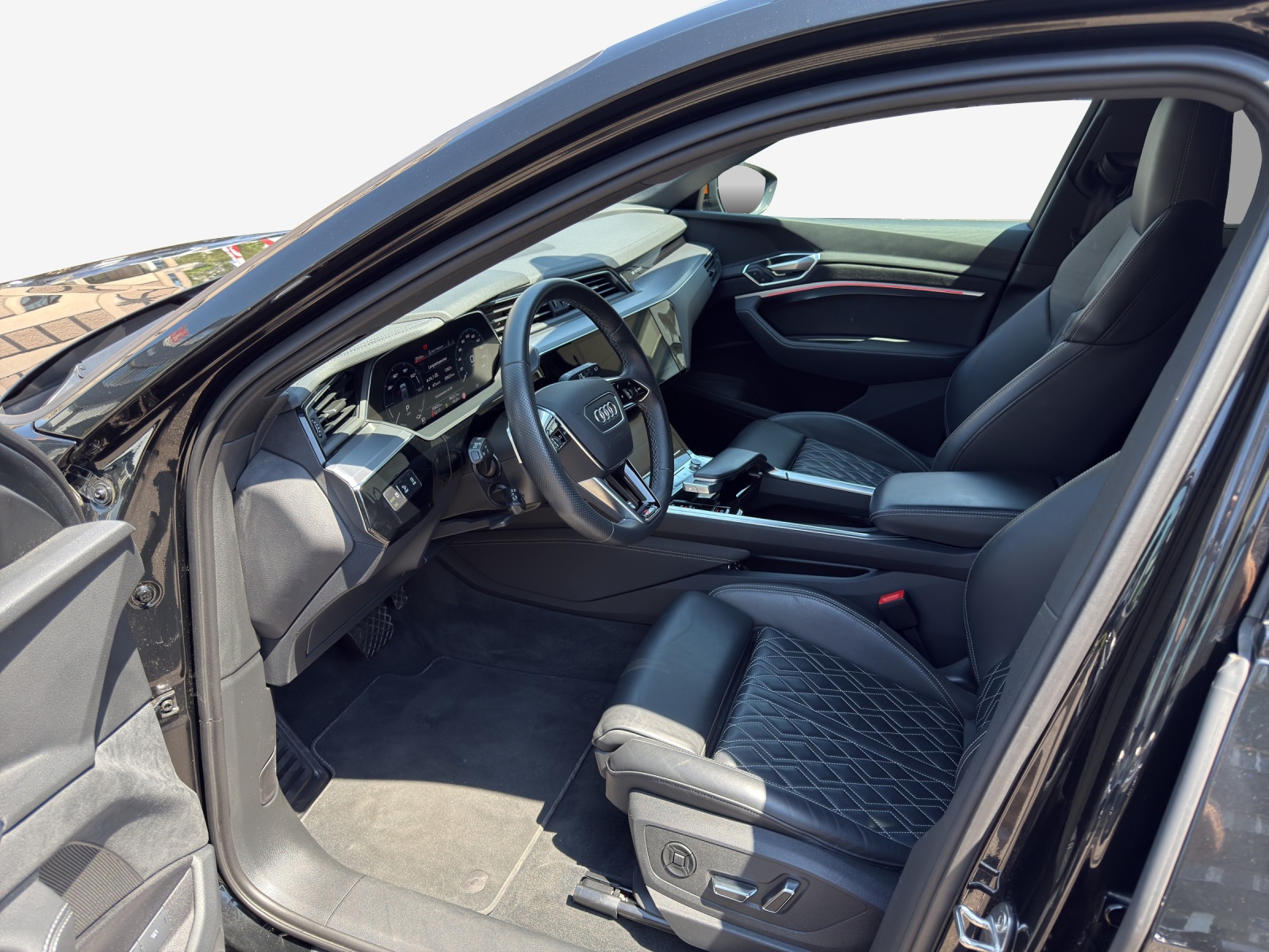 AUDI e-tron 55 S Line Black Edition quattro-image-8