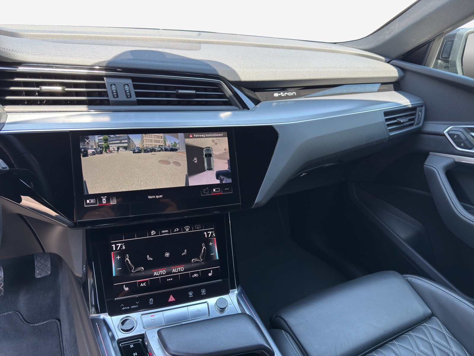 AUDI e-tron 55 S Line Black Edition quattro-image-11